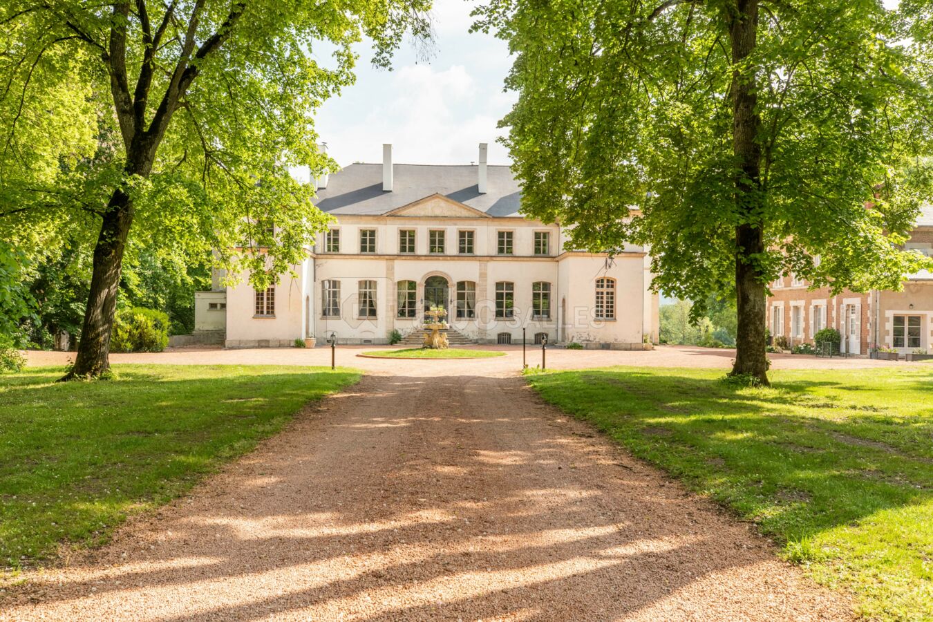 Vue de la façade du chateau entrée principale