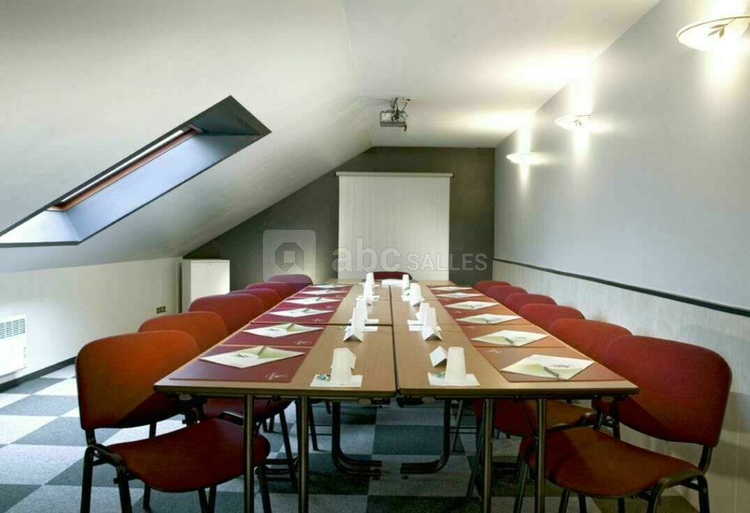 SALLE SAINT LEU