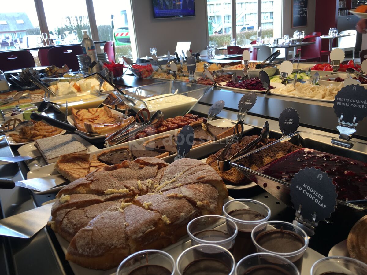BUFFET DES FROMAGES ET DESSERTS