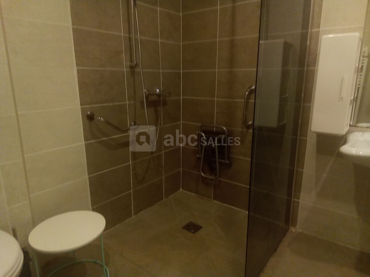 Salle de bains chambre 1 pmr
