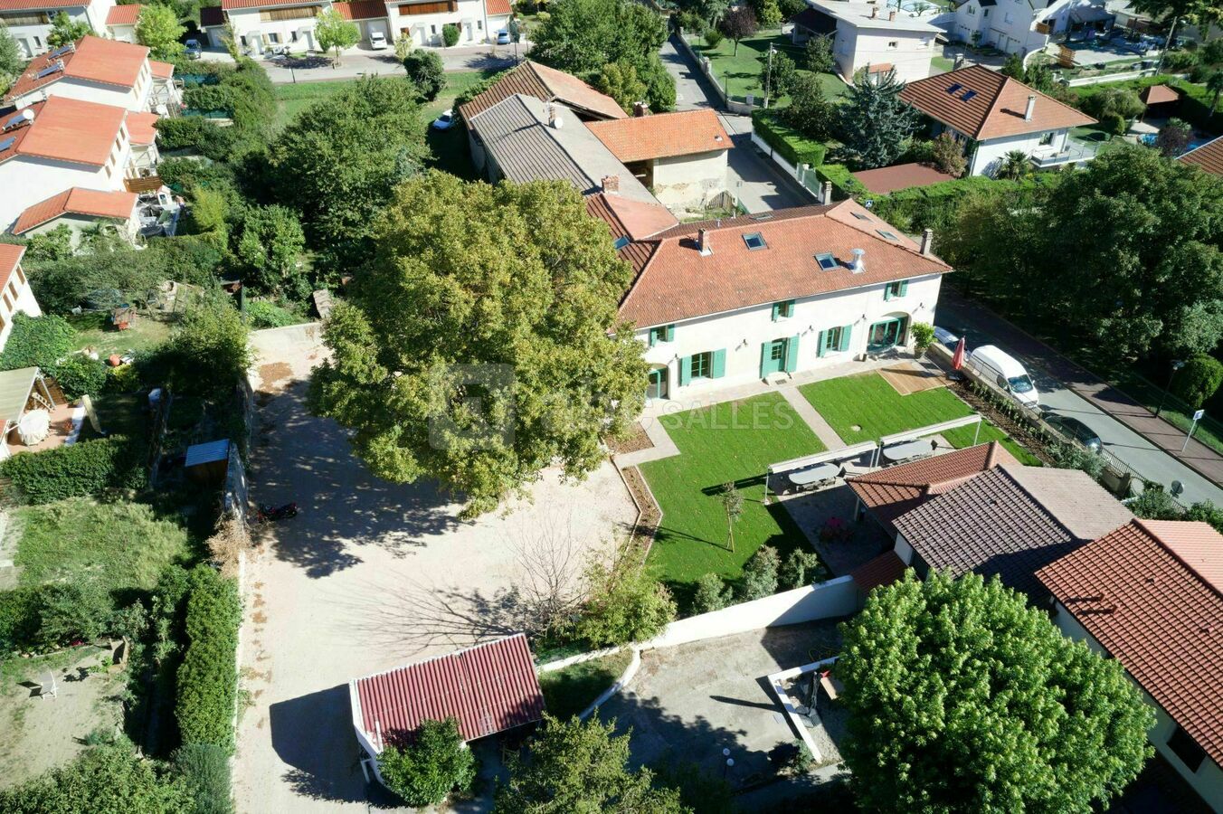 Ancien prieuré sur 1800 m2 de terrain