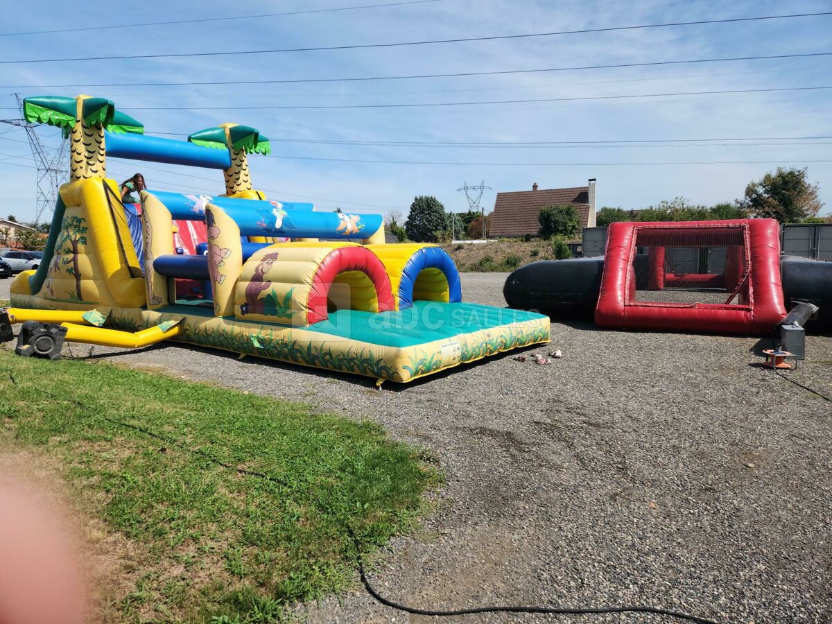 Jeux d'enfants en extérieur