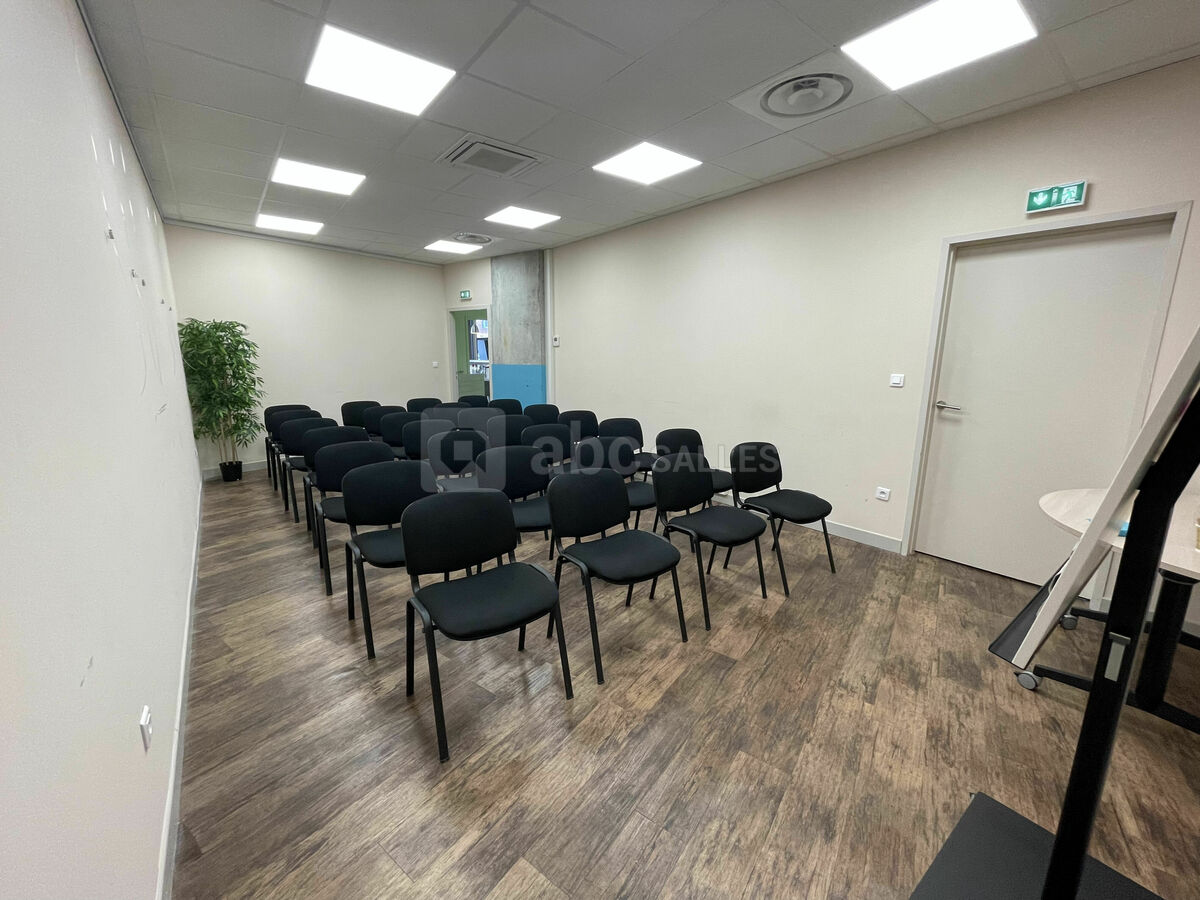 Salle de réunion format conférence