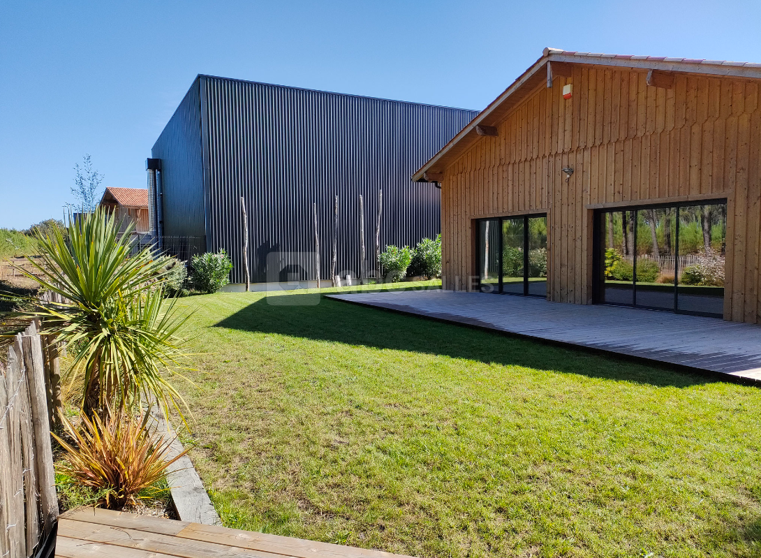 Salle La Salamandre -  Côté Jardin