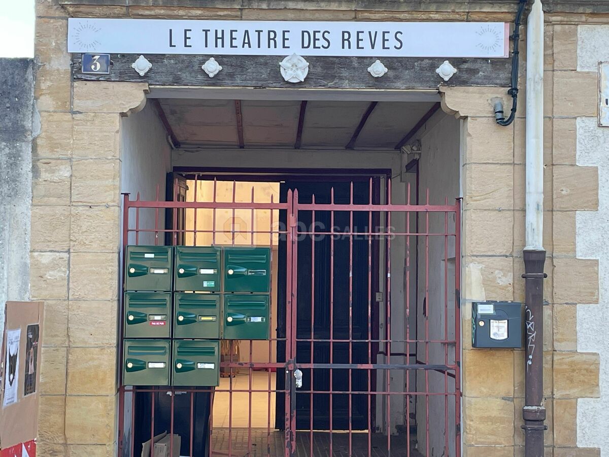 Entrée du théâtre
