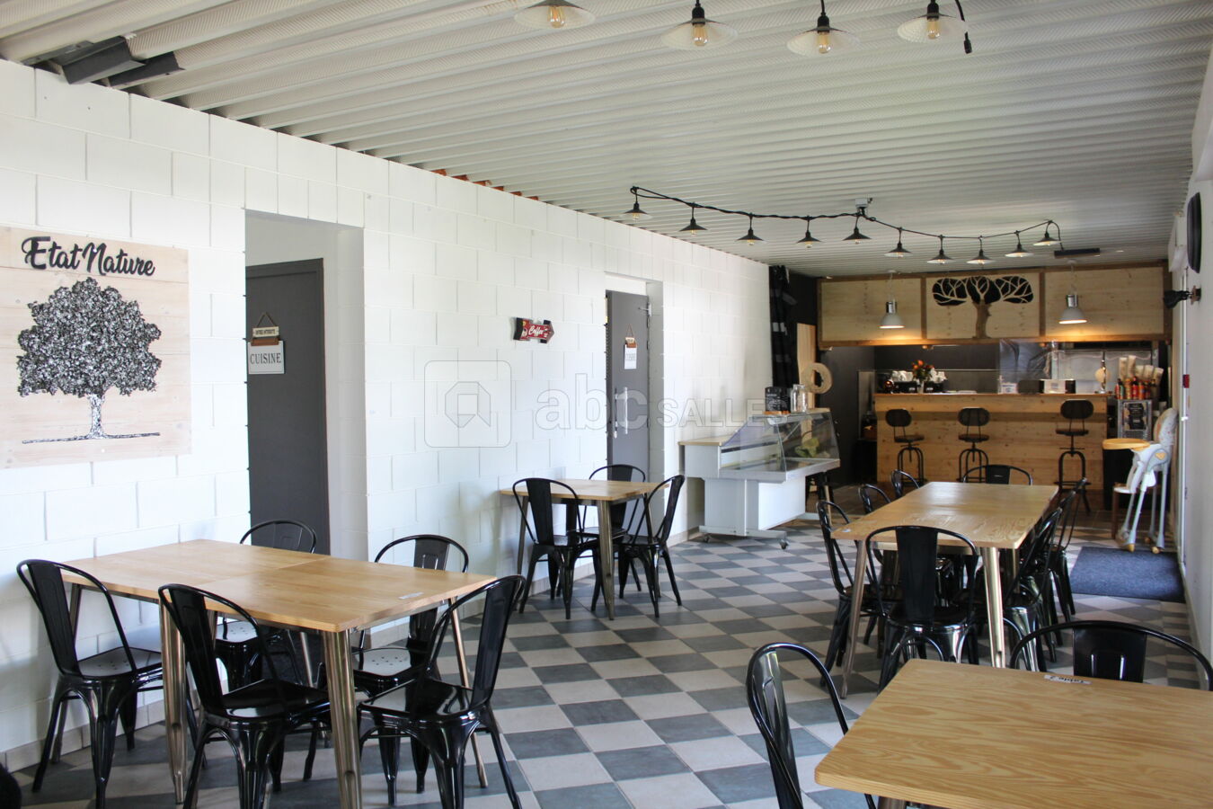 Salle intérieure de la guinguette