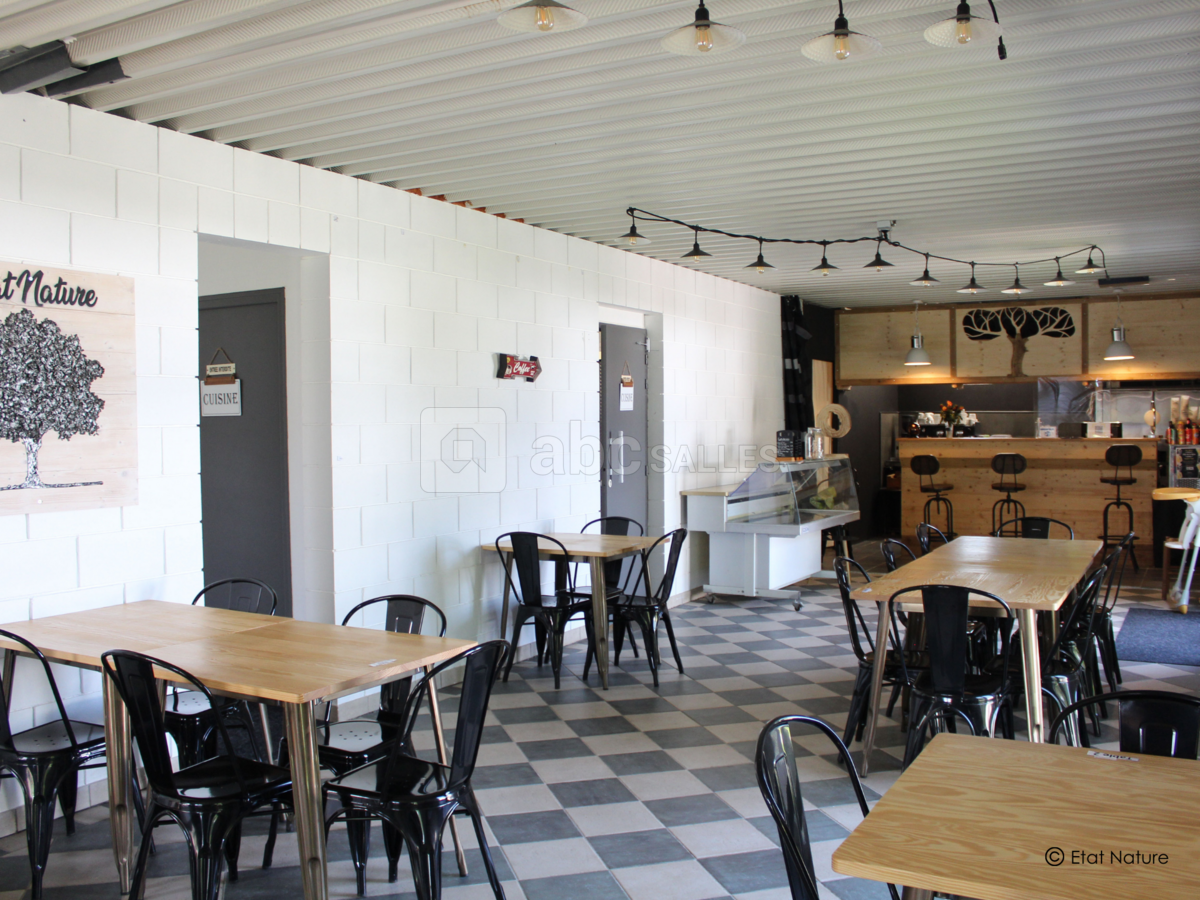 Salle intérieure de la guinguette