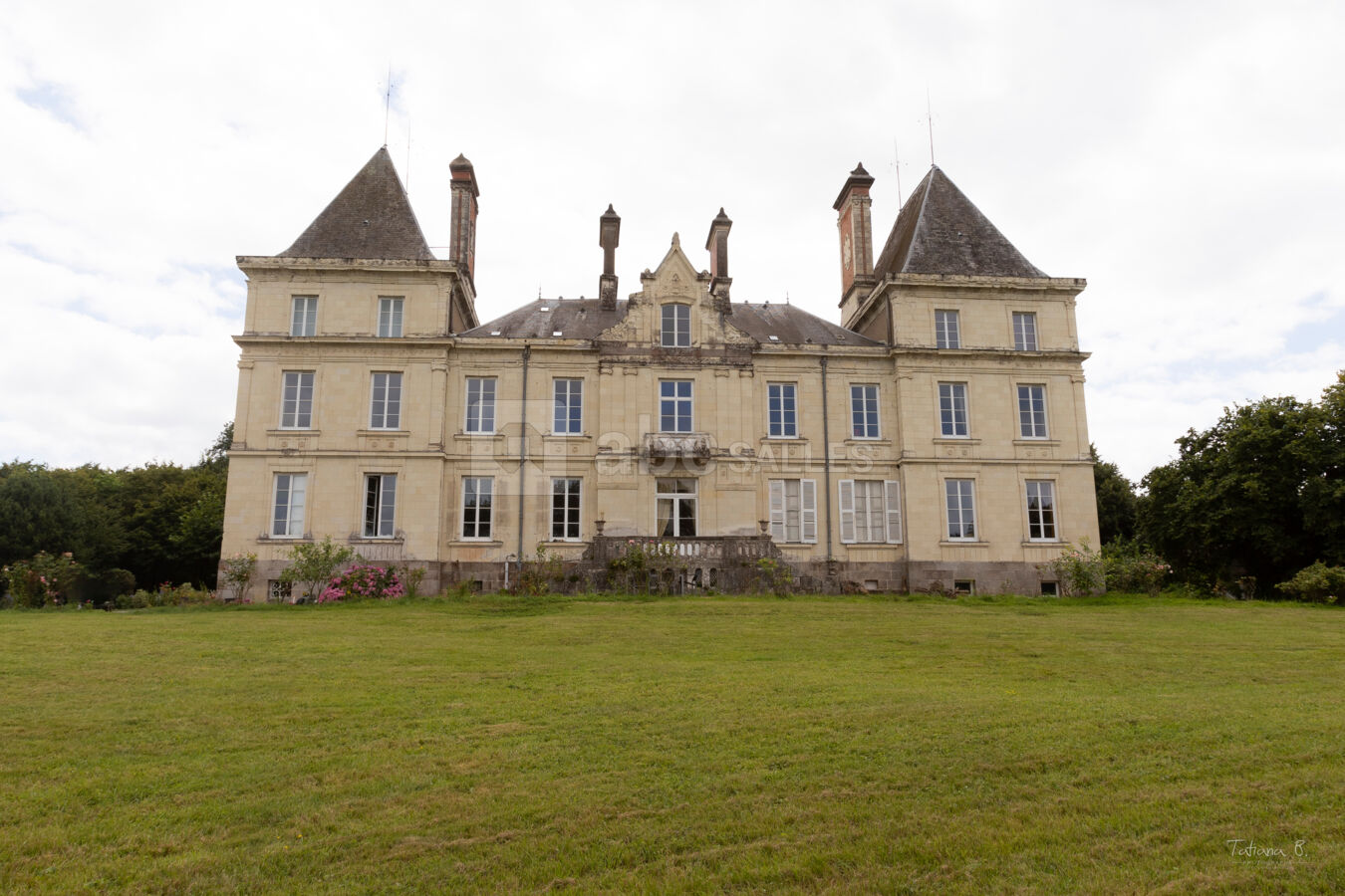 Château L'Escale - La cour arrière