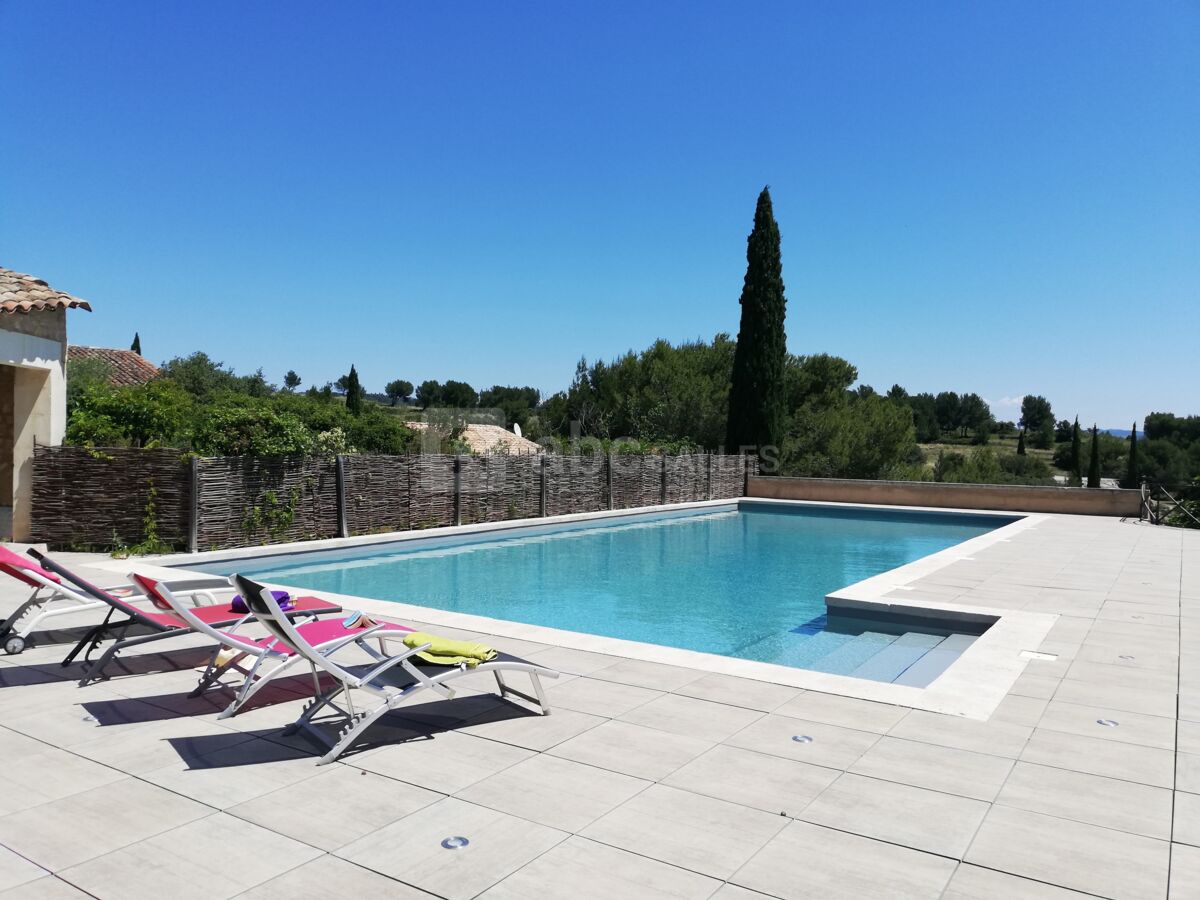 PIscine commune avec vue Alpilles
