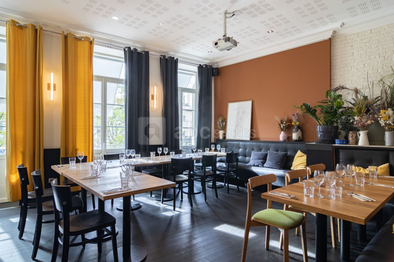 SALLE DE DROITE - REPAS ASSIS