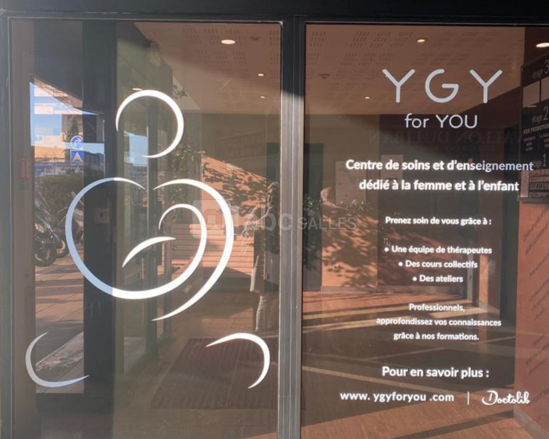 Entrée sur rue du Centre YGY for YOU