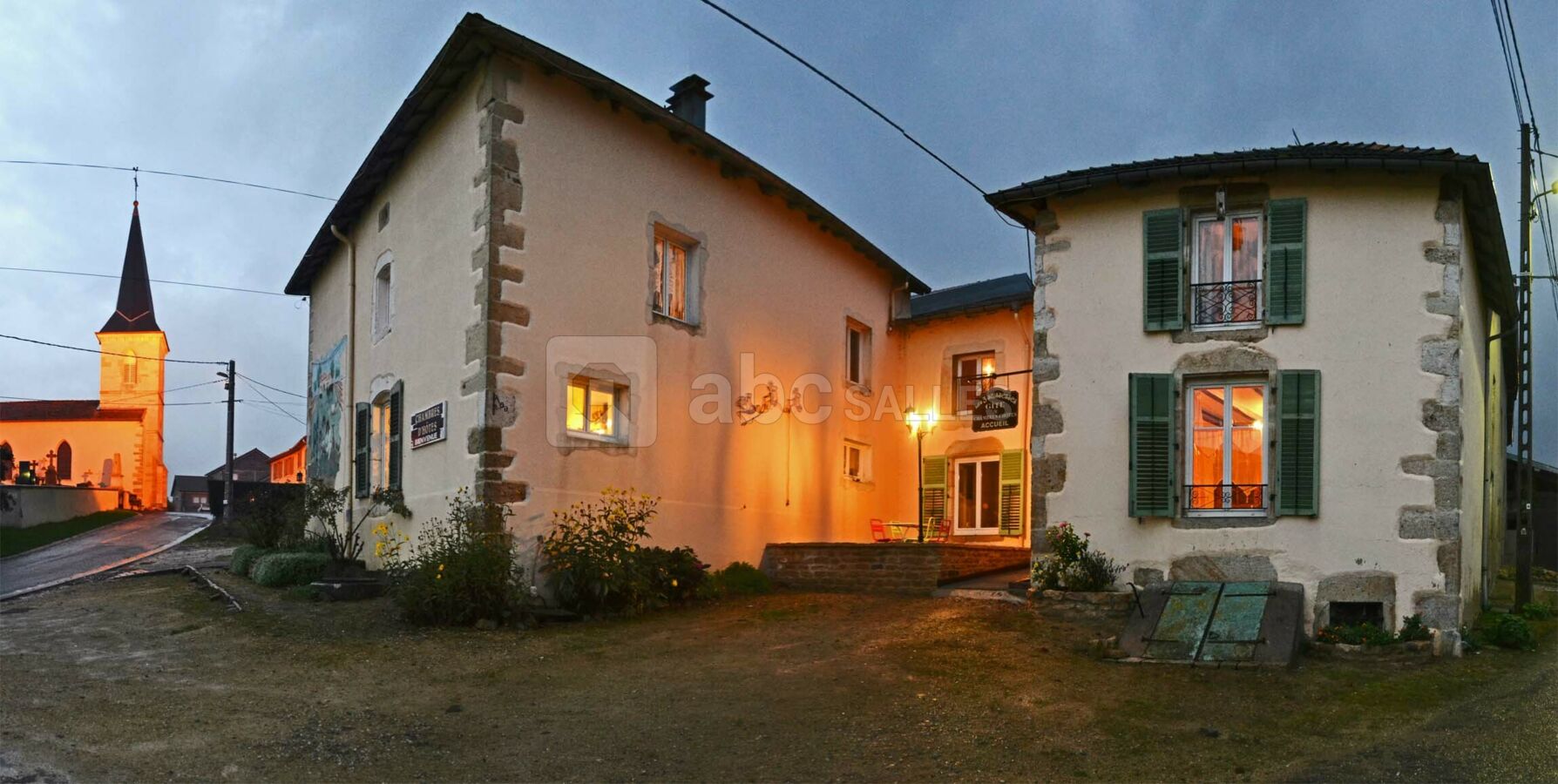 Vue de l'entrée de l'auberge