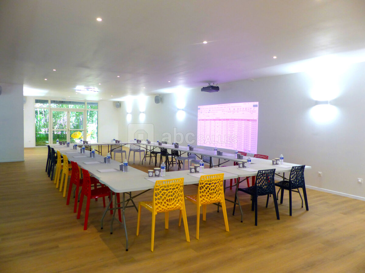 Salle en format O jusqu'à 30 personnes