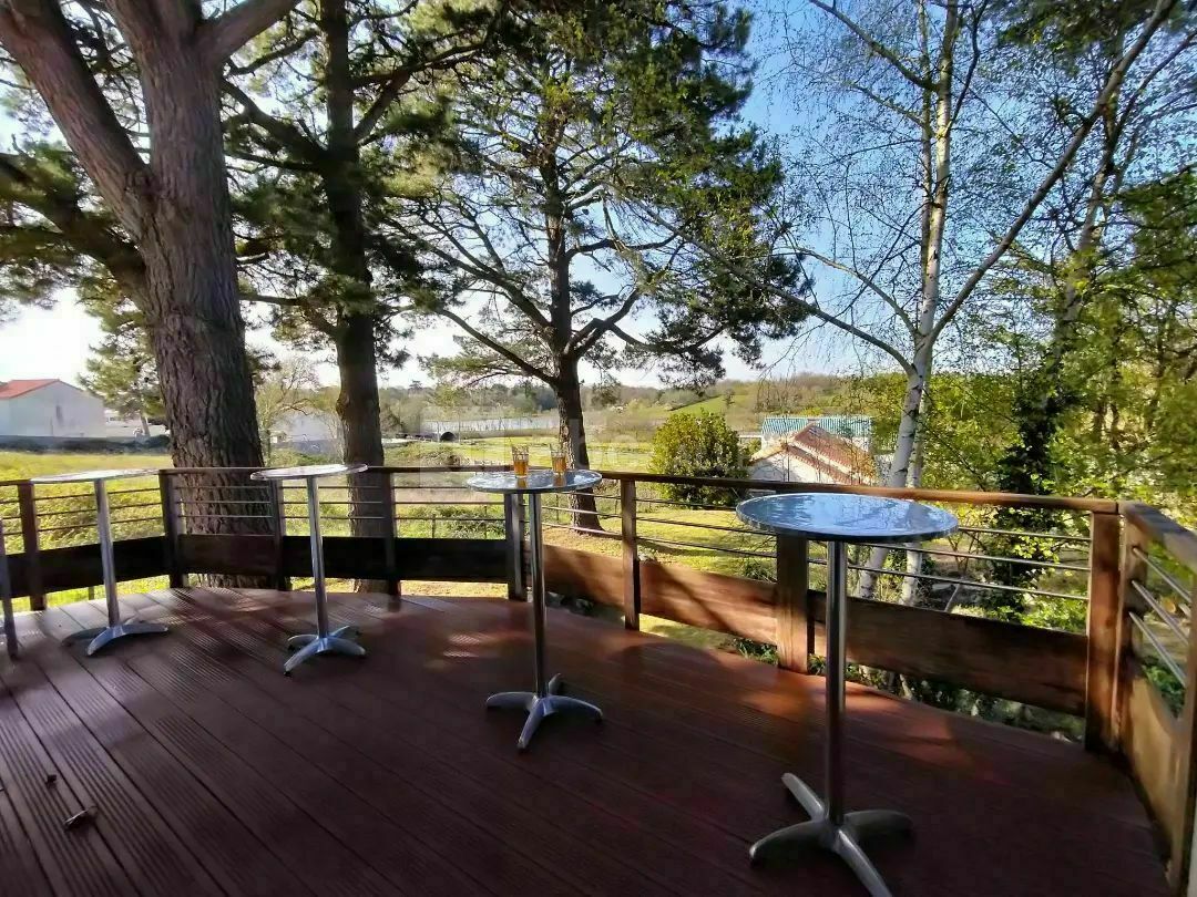 Vue sur le Plan d'eau depuis la terrasse