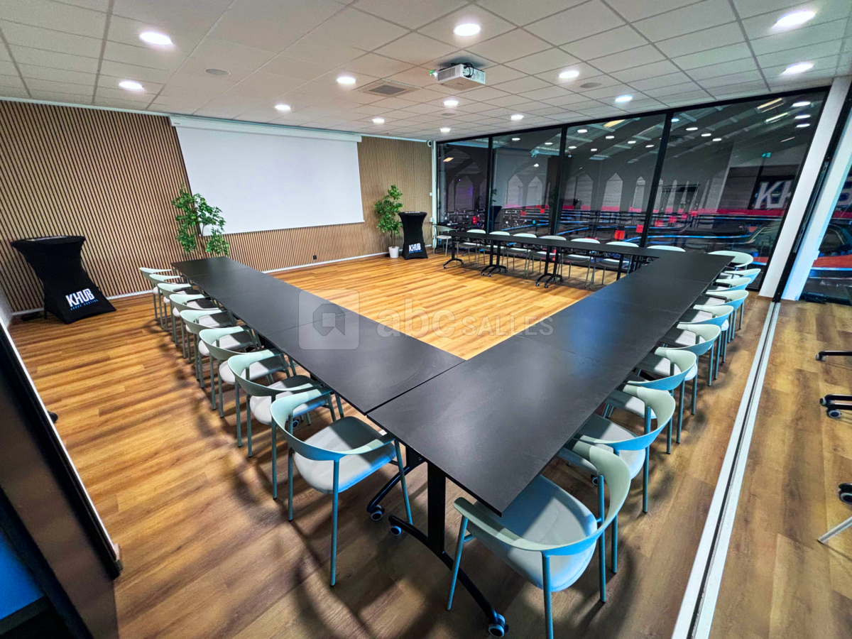 Salle 70m2 Redbull