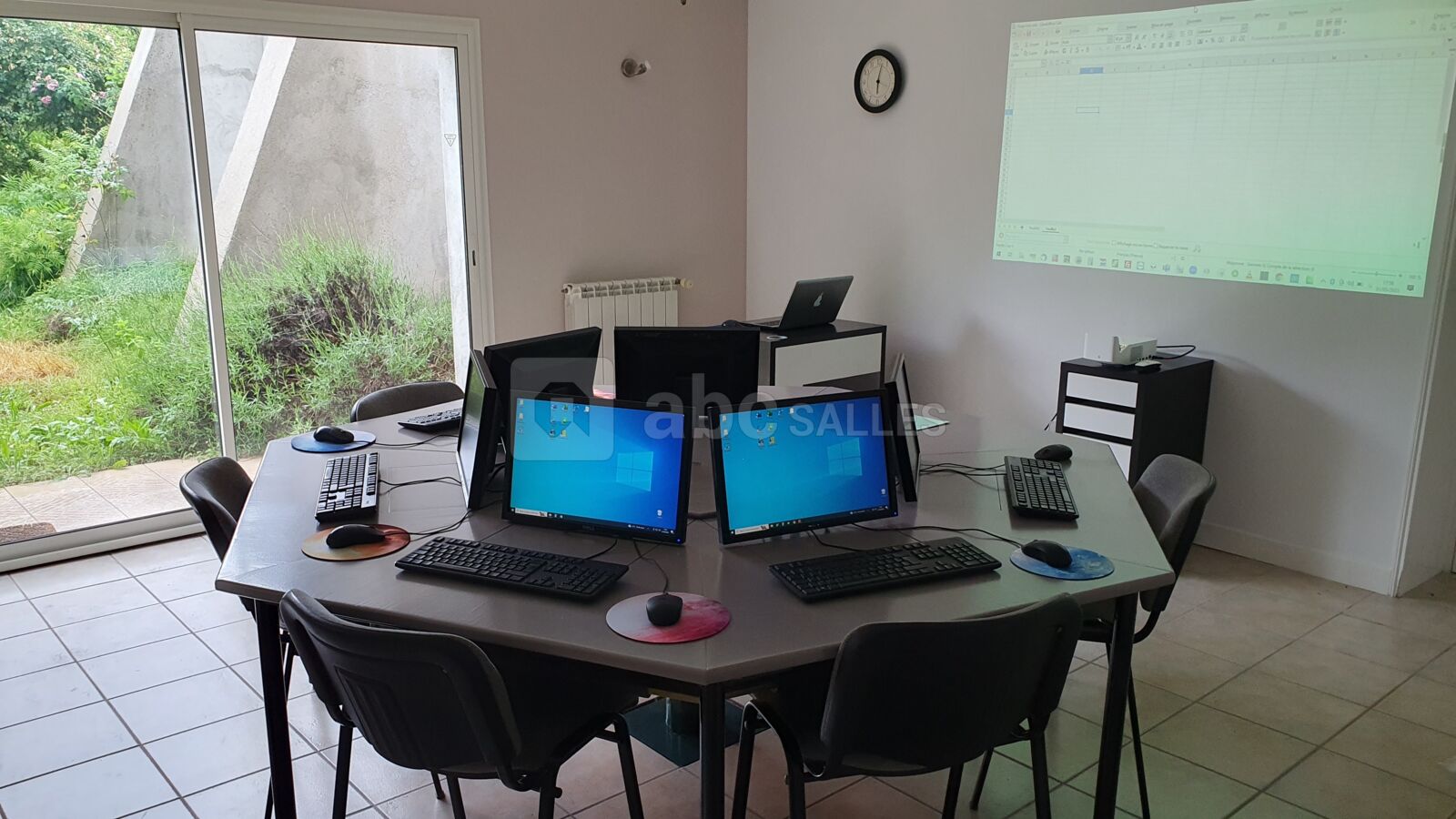 Salle informatique vue 2