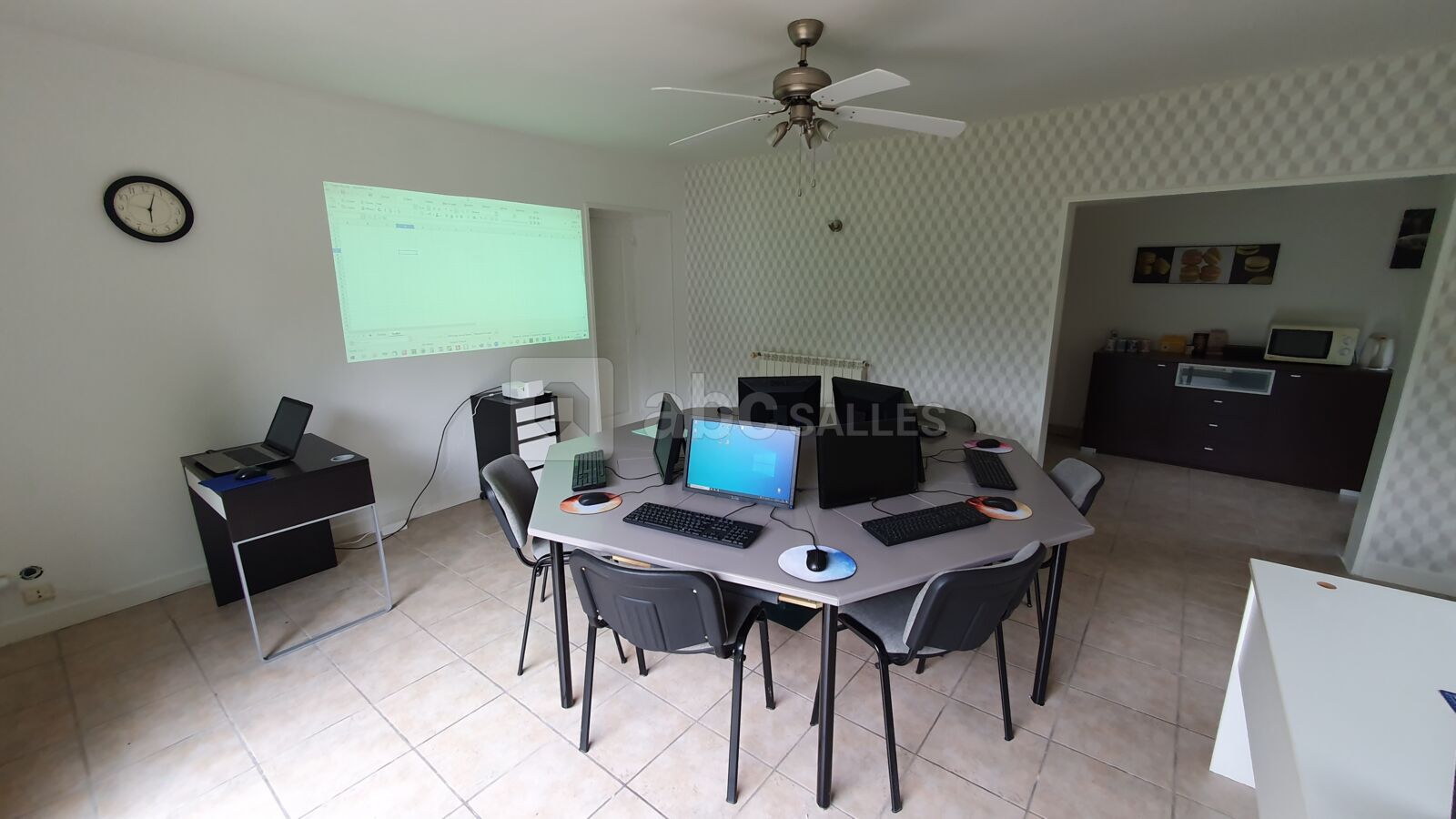 Salle informatique vue 3