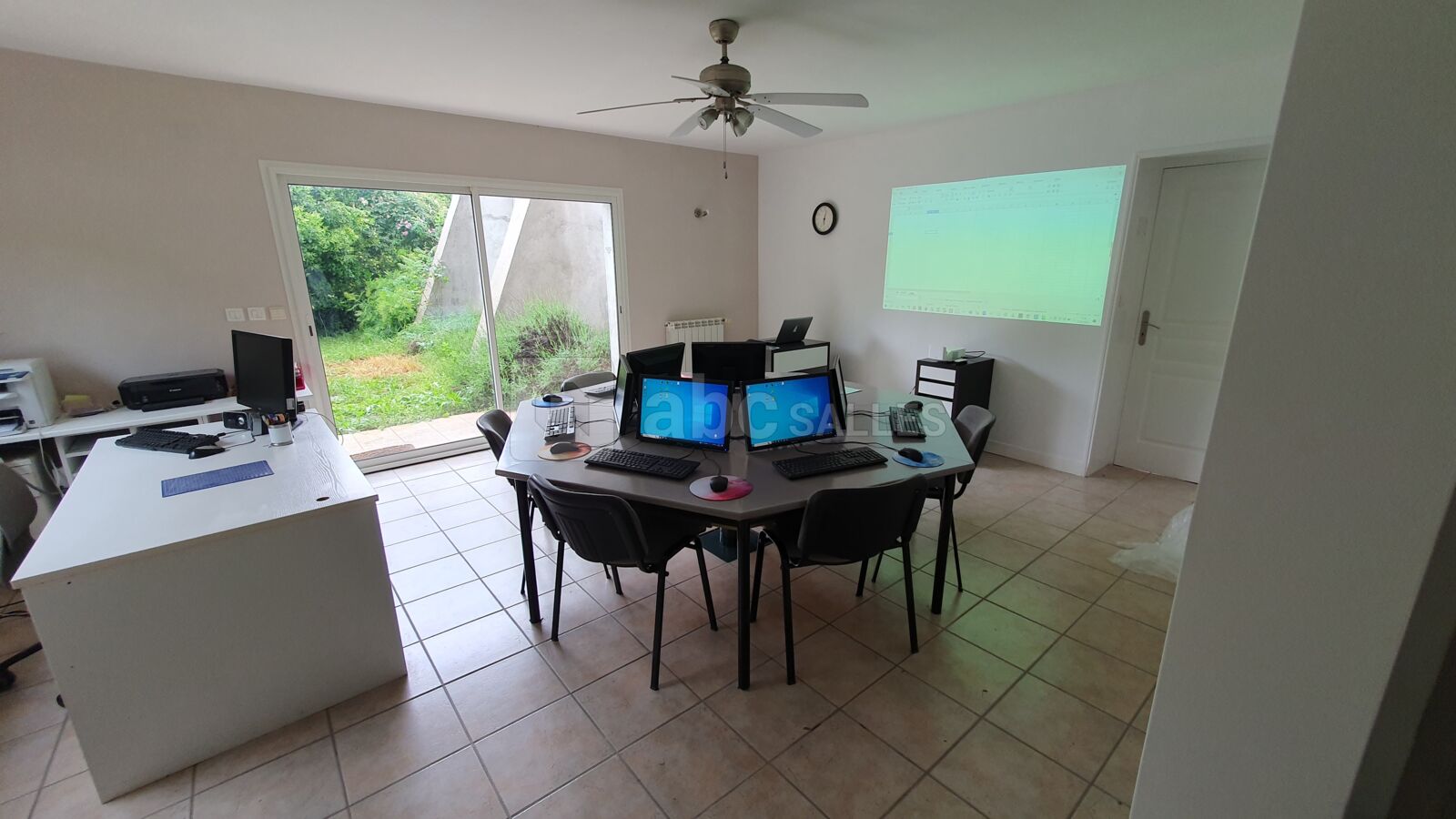 Salle informatique vue 4