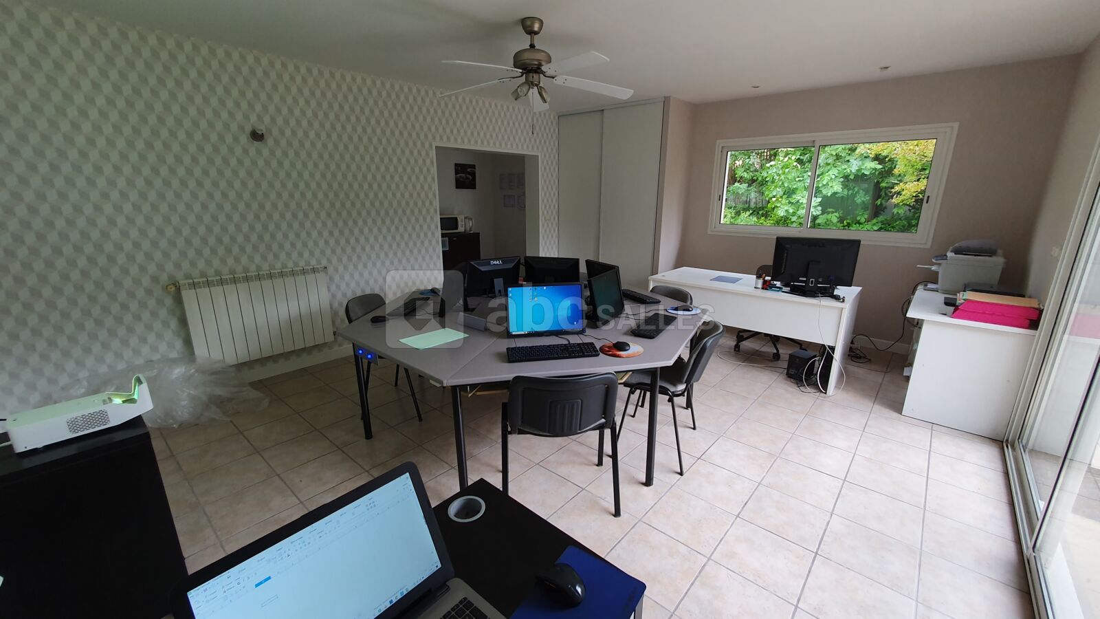Salle informatique vue 1