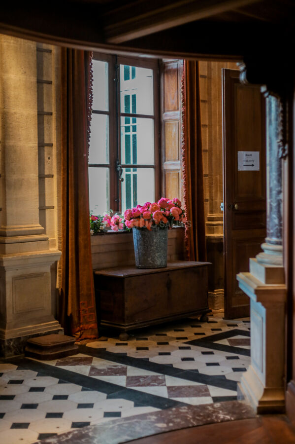 Entrée château fleuri