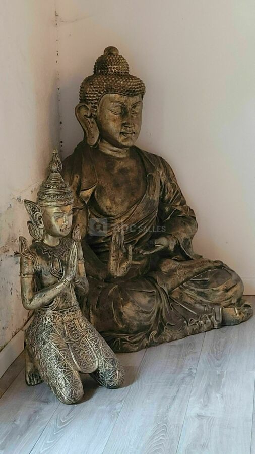 Salle de yoga statue