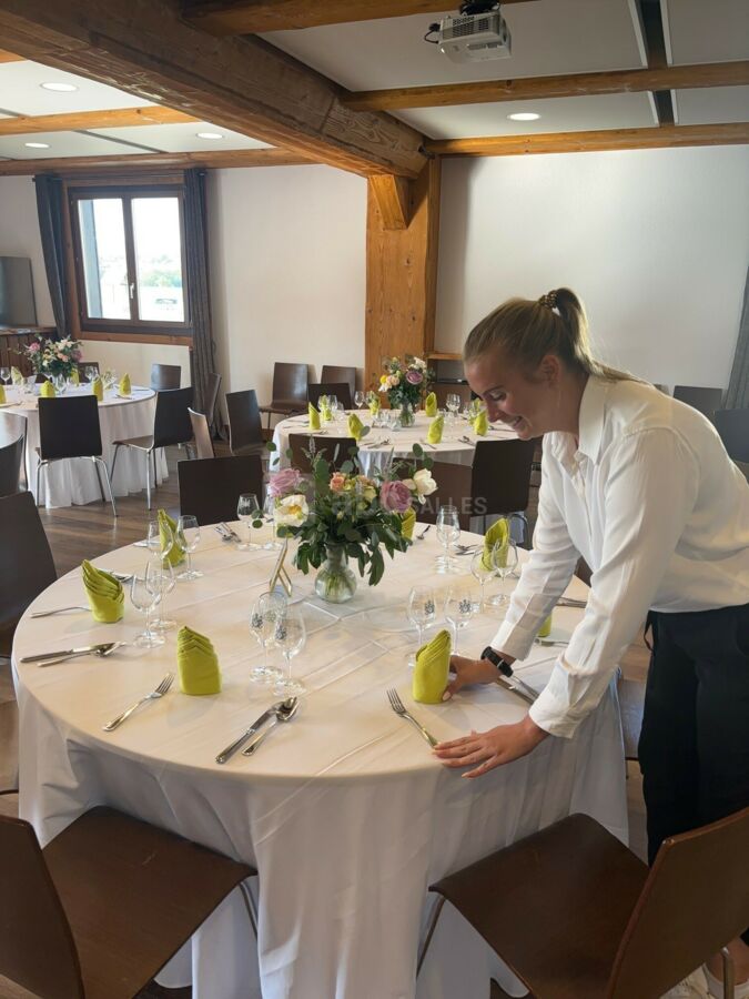 Equipe de service, dressage des tables