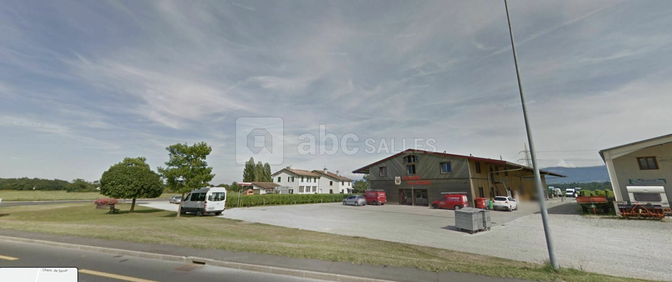 Salle de réception, parking et environnement extérieur