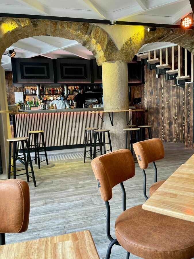 Entrée et bar