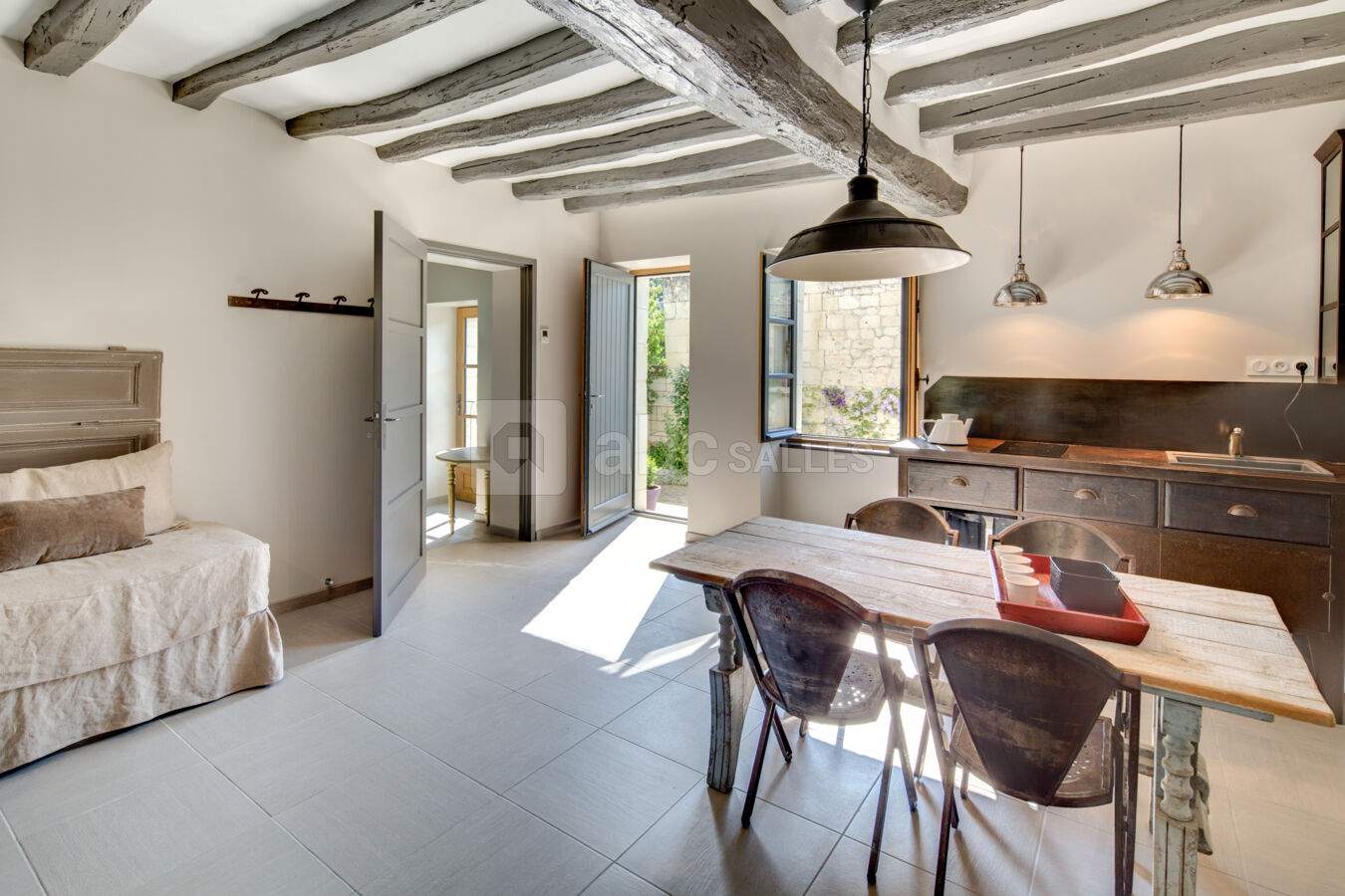 Supérieur 1 - Cour pavé