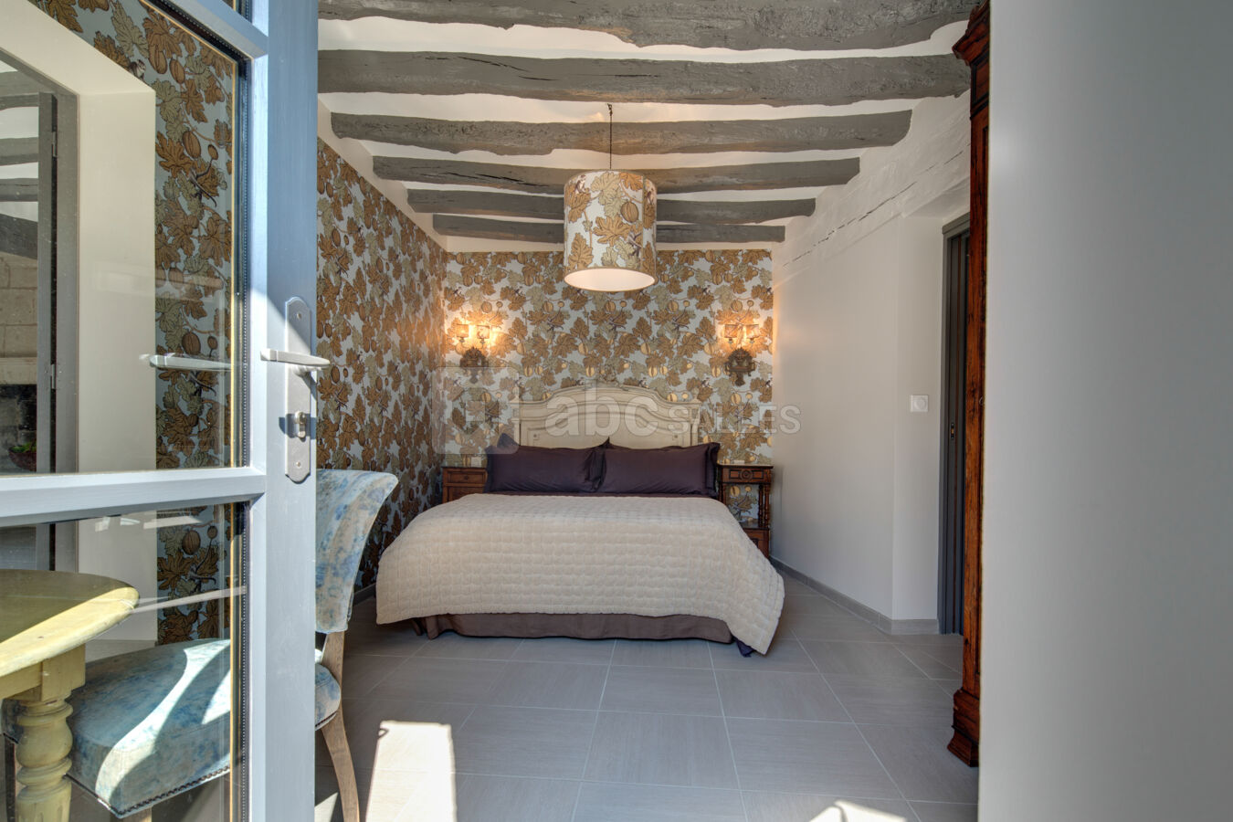 Supérieur 1 - Cour pavé
