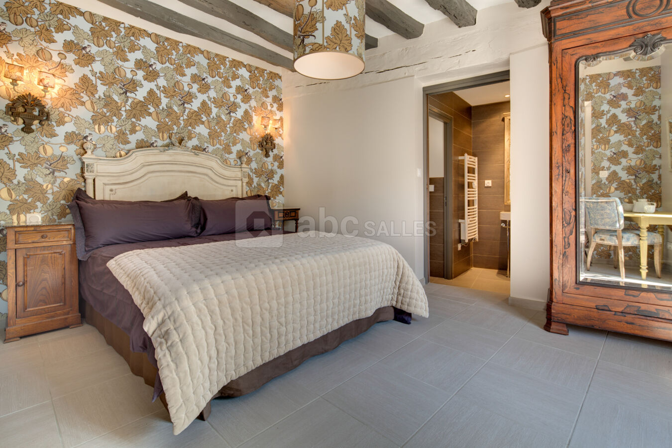 Supérieur 1 - Cour pavé