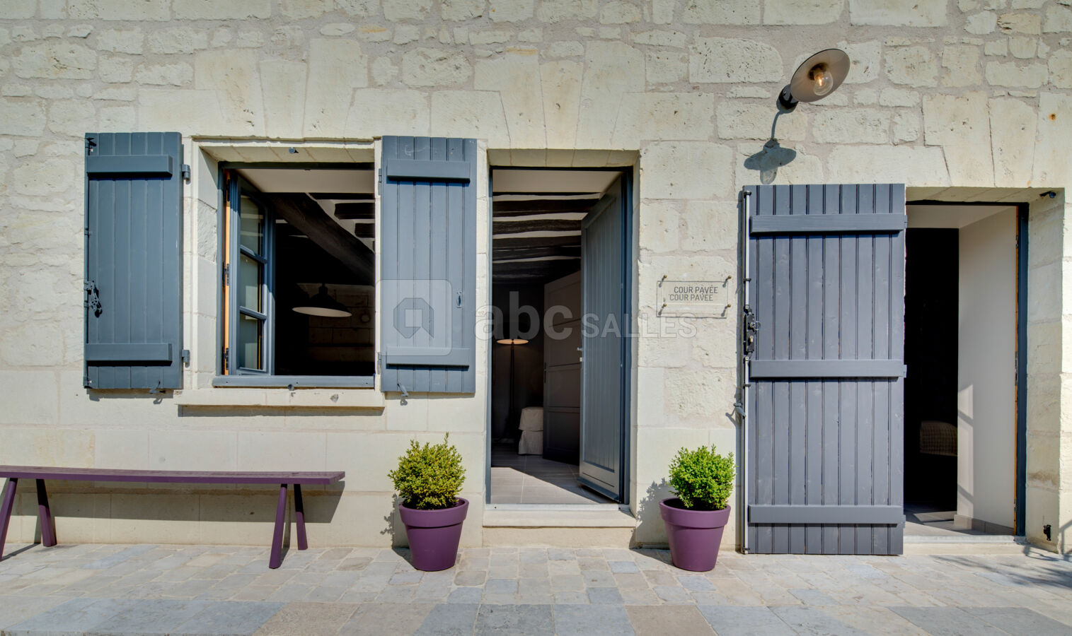 Supérieur 1 - Cour pavé