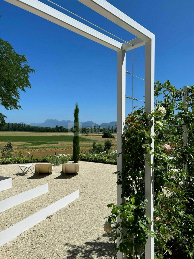 Le Pavillon, Très romantique, ce petit coin de paradis pour les amoureux qui désirent un maximum d'intimité pour savourer, depuis la terrasse, des soirées pleine lune !