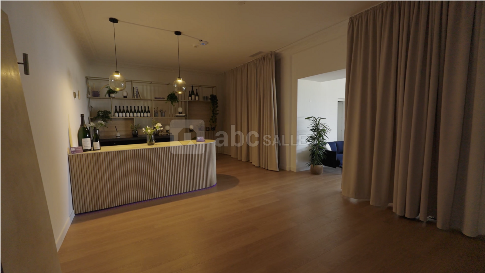 Configuration corporate sur-mesure (bar + espace lounge)