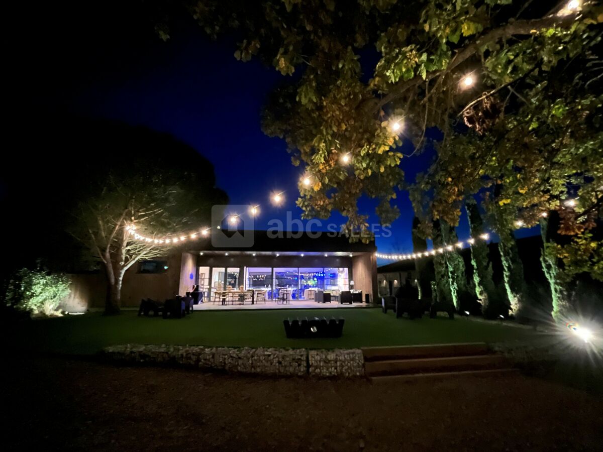 LE PAVILLON OCCITAN  vue de nuit depuis le jardin