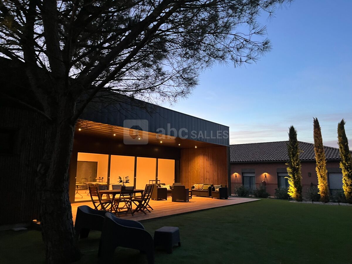 Vue de nuit depuis le jardin
