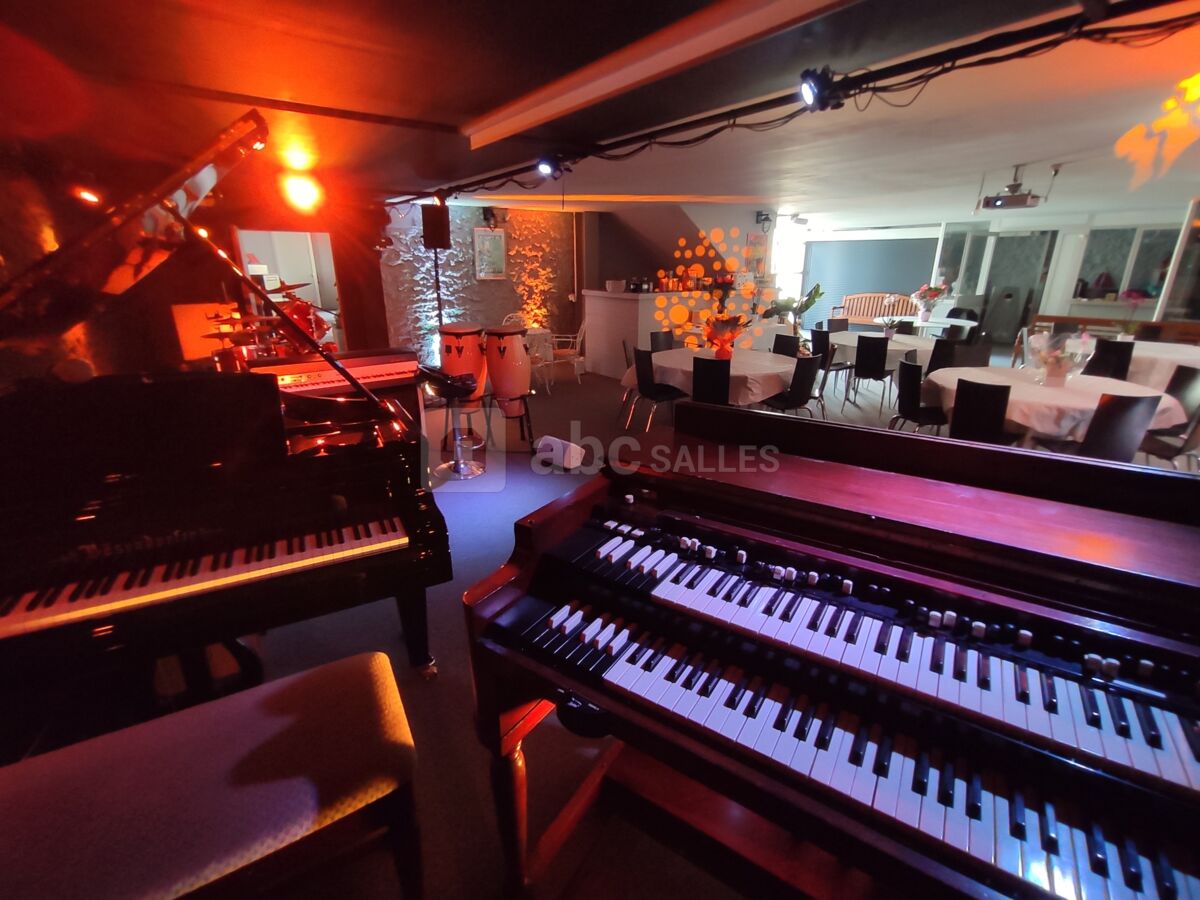 Musique piano orgue Hammond pour animation de vos cocktail.