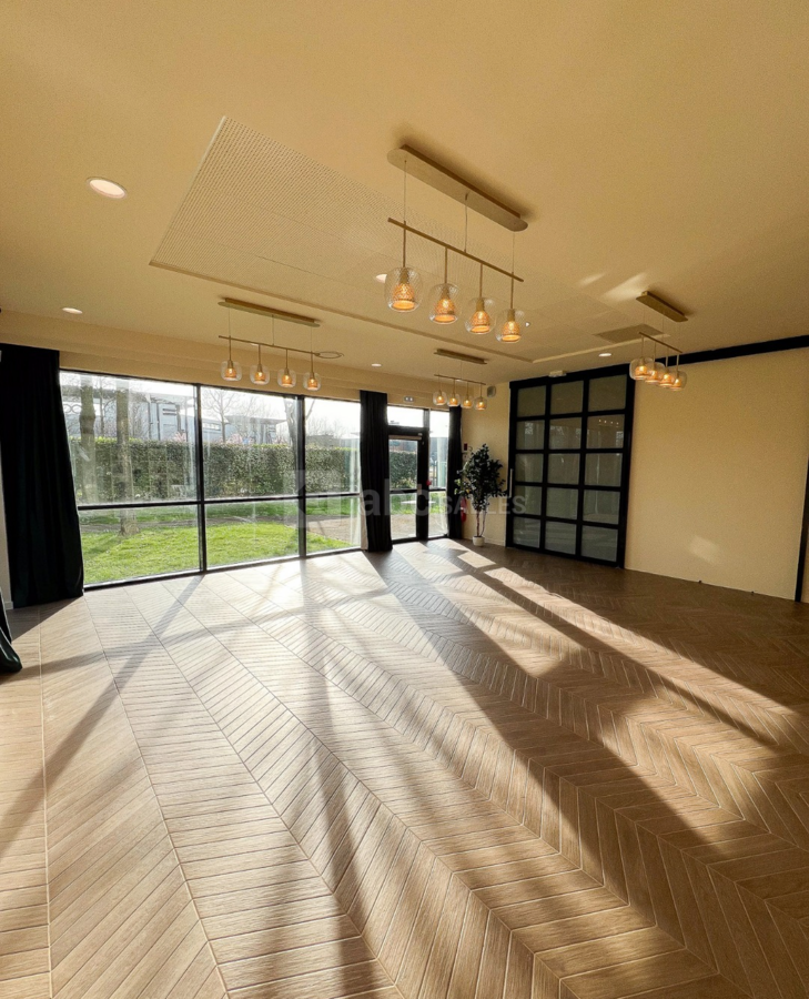 Salle 51m²