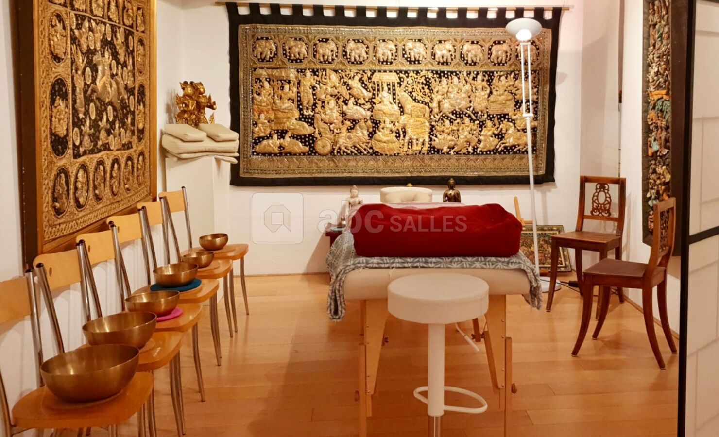 Salle insonorisée ideale pour des scéances de relaxation, bains sonores, massages Shiatsu, formations etc.