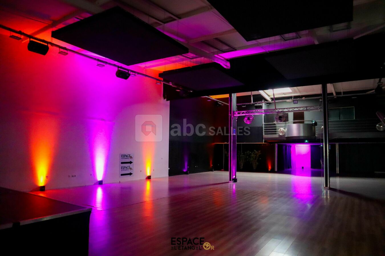 Salle-reception-lumière-scene