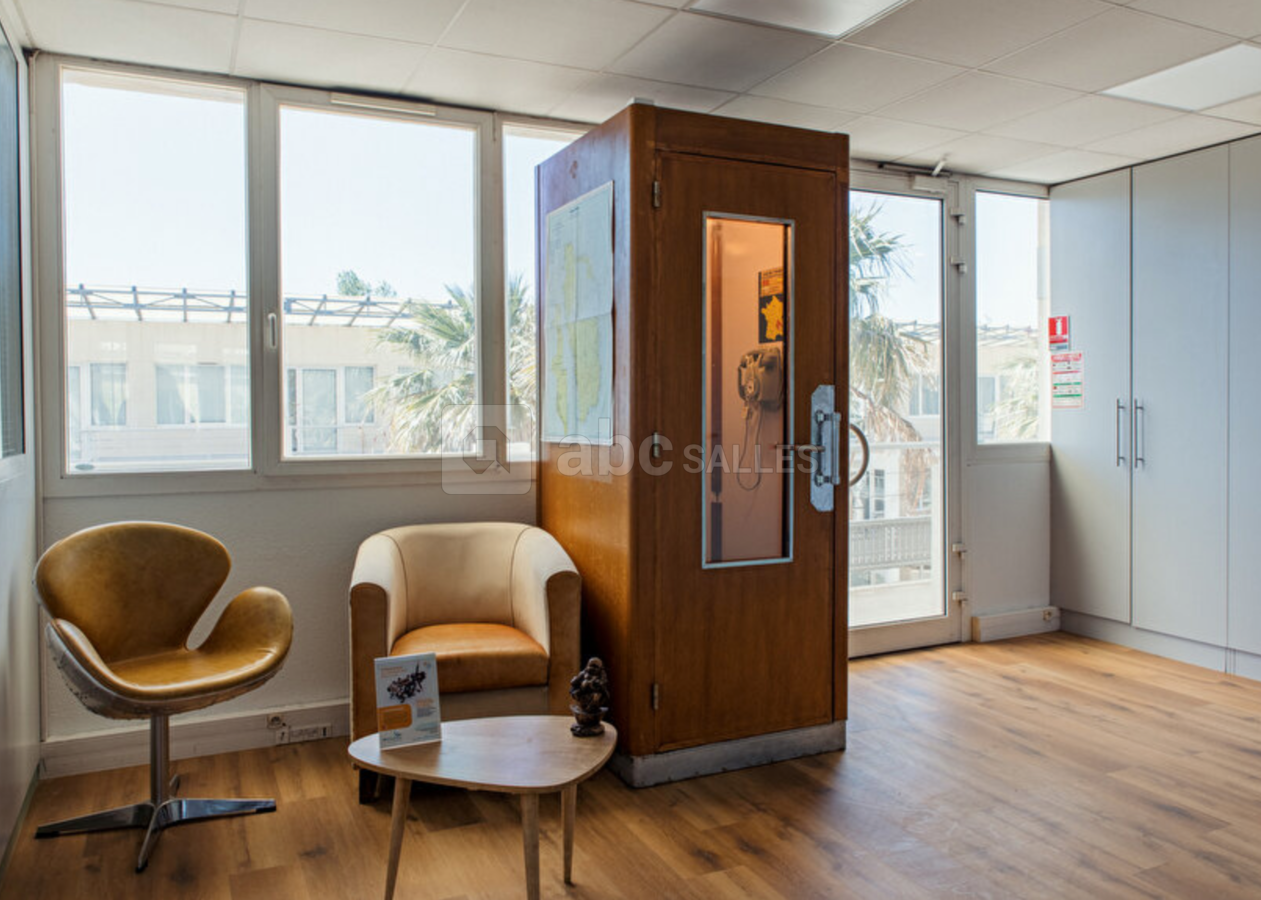 Espace détente et cabine téléphonqiue