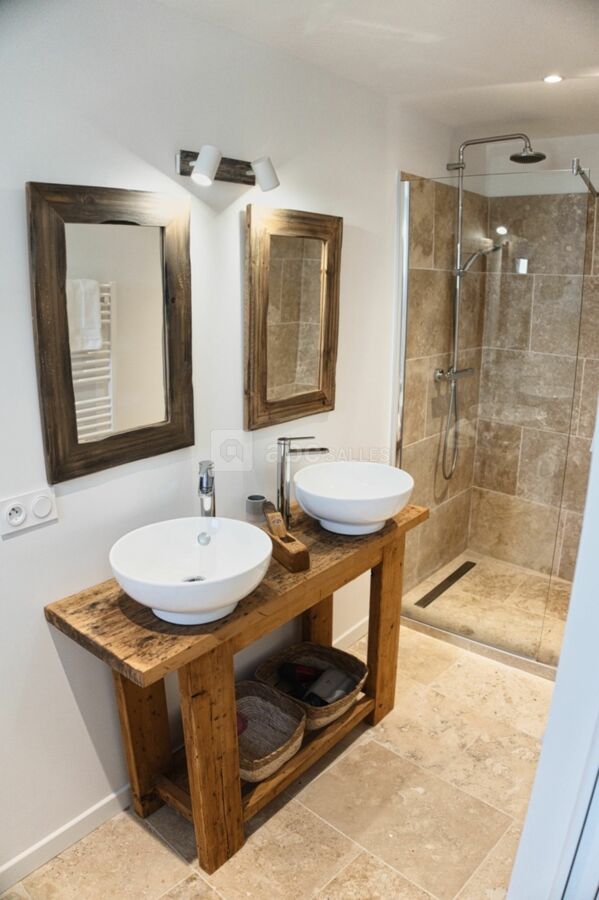 Maison d'Invites Chant d'Etoile : "salle de bain Chambre Paille"
