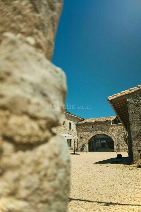 Cour et Espace Four a pain