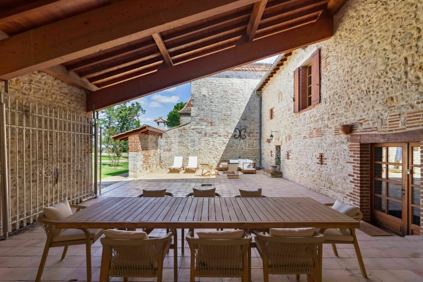 Vue du patio de la Maison de Maître