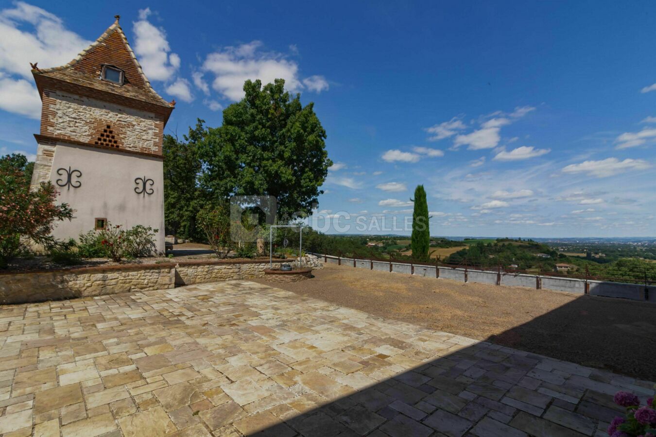 Vue terrasse principale du domaine