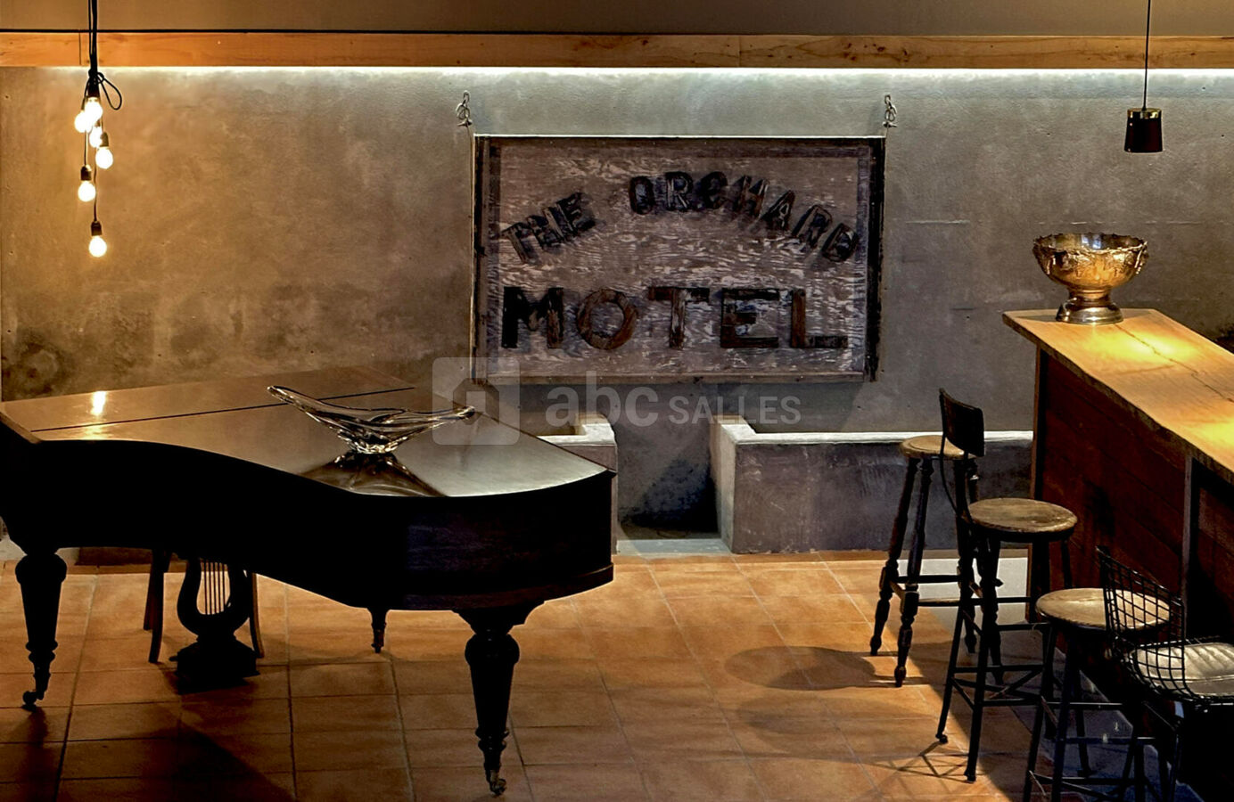 PIANO BAR