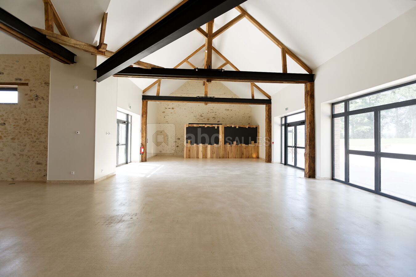 Salle éclairée par la lumière naturelle de jour