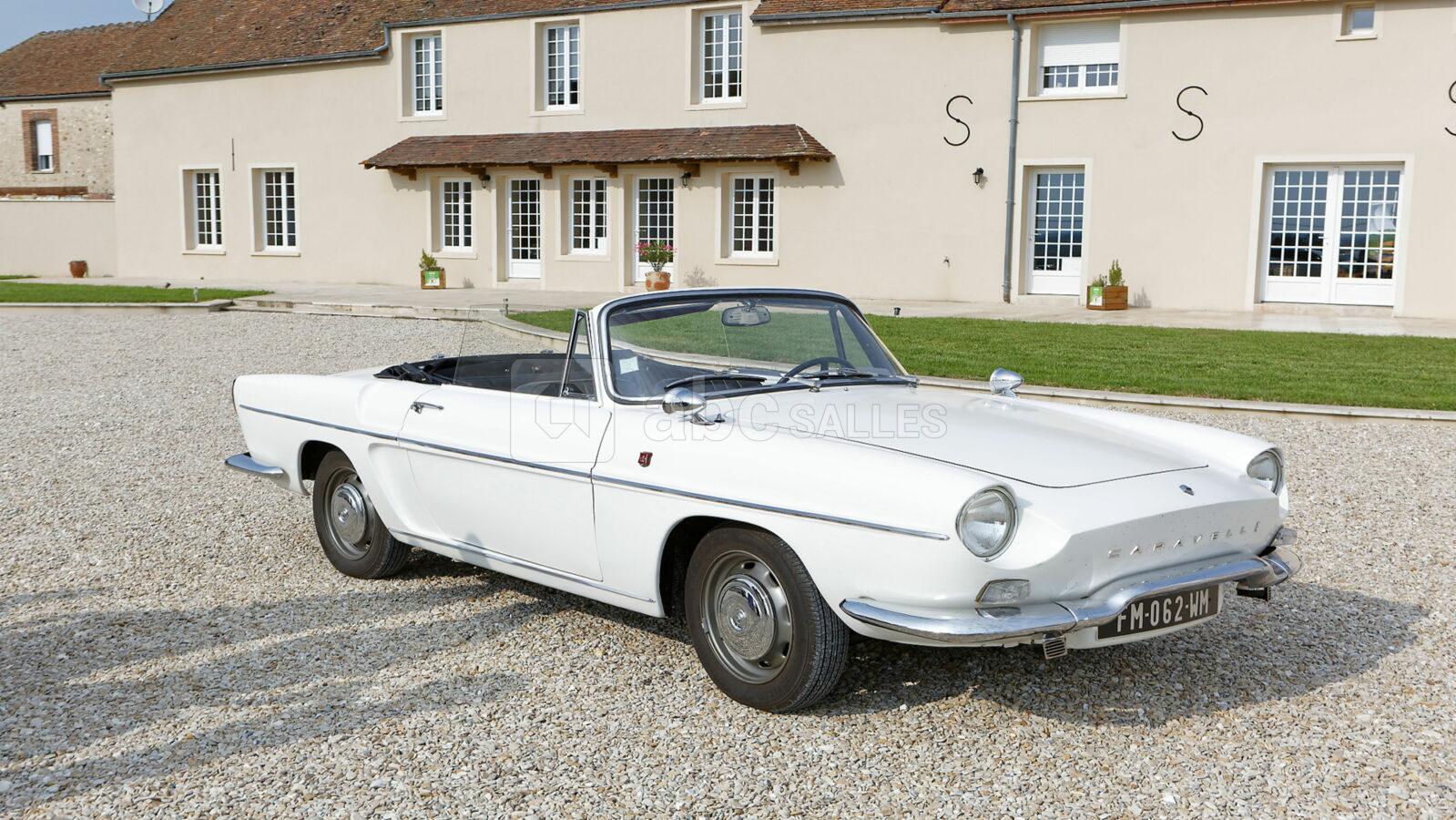 Voiture des mariés coté cour