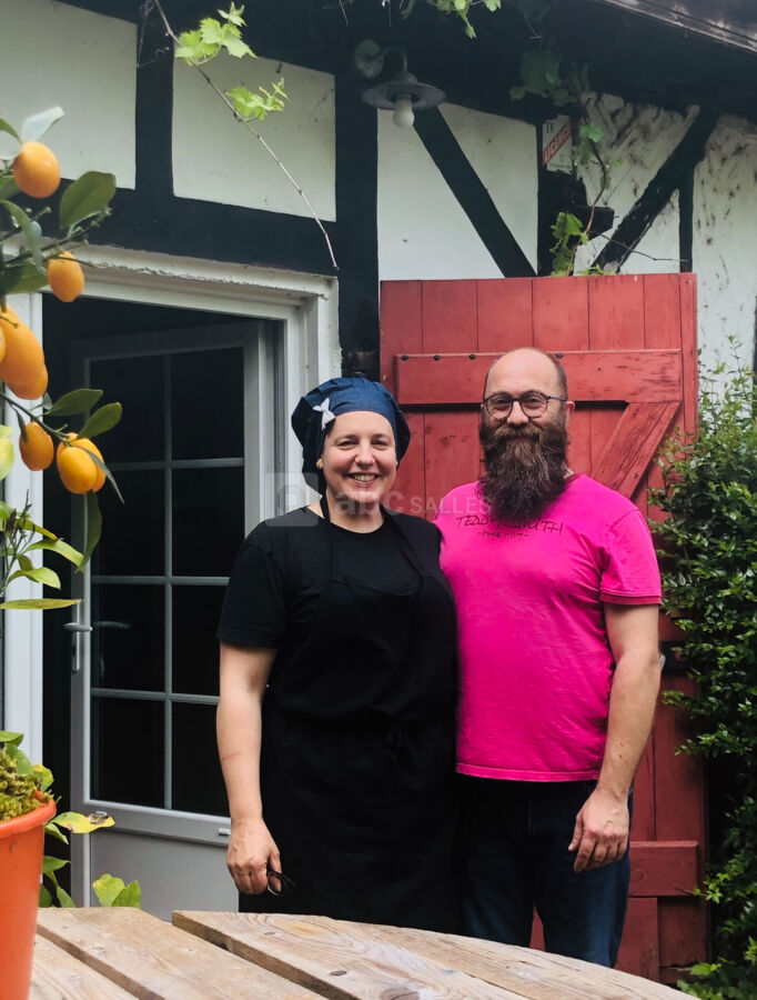 La gérante également chef de cuisine et son époux vous accueilleront avec bienveillance