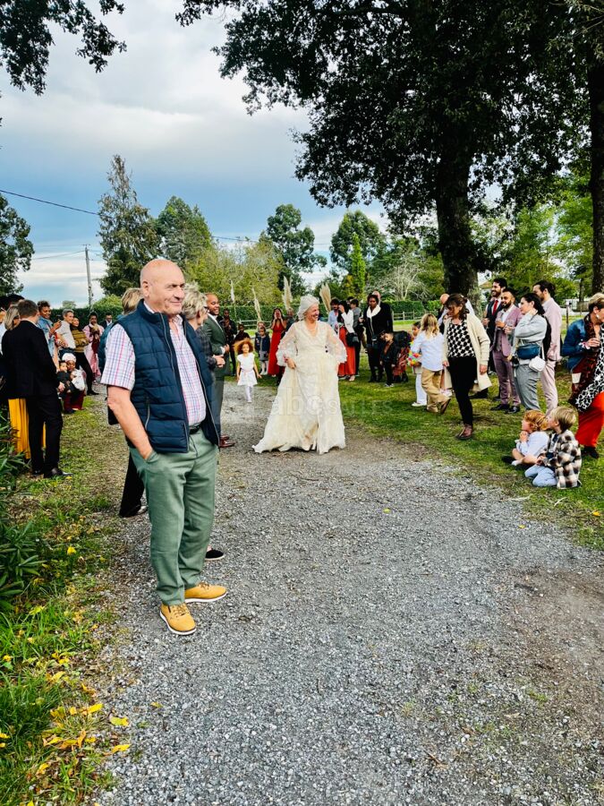 Une allée centrale pour l'arrivée des mariés et du cortège